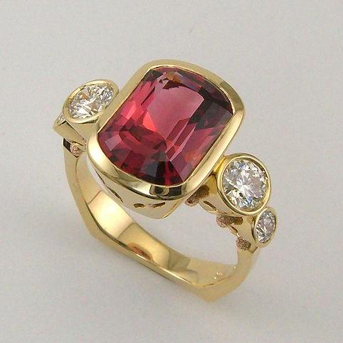 Bague en verre rouge vintage avec zirconium en or