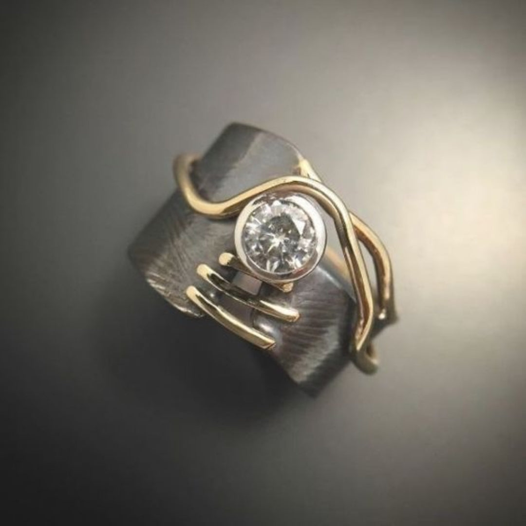 Bague noire avec zircon vintage