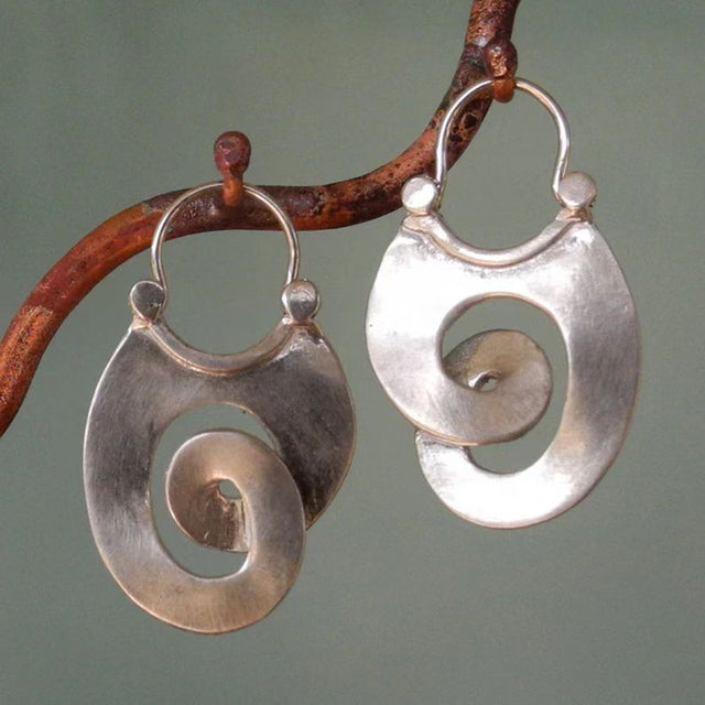 Boucles d'oreilles bohèmes avec spirale en argent épaisse