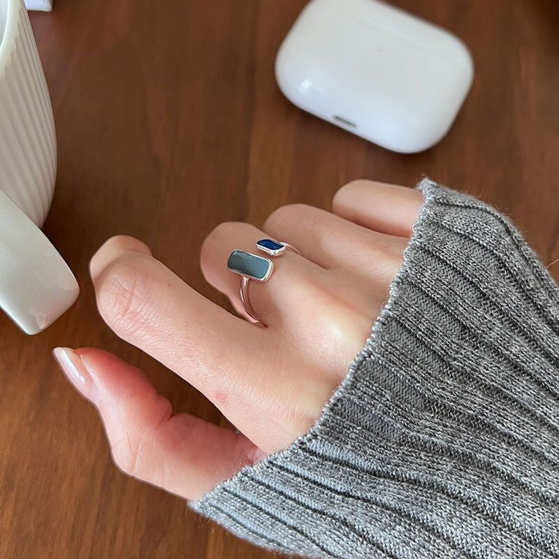 Bague en argent avec pierre bleue