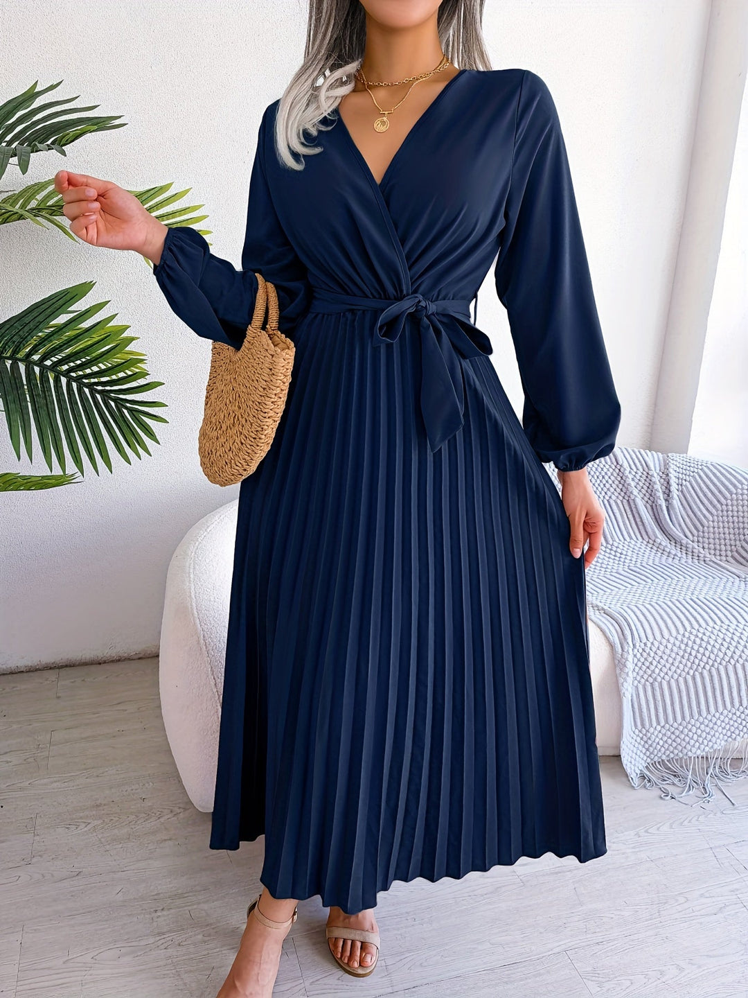 Camille - Robe élégante à manches longues et décolleté croisé