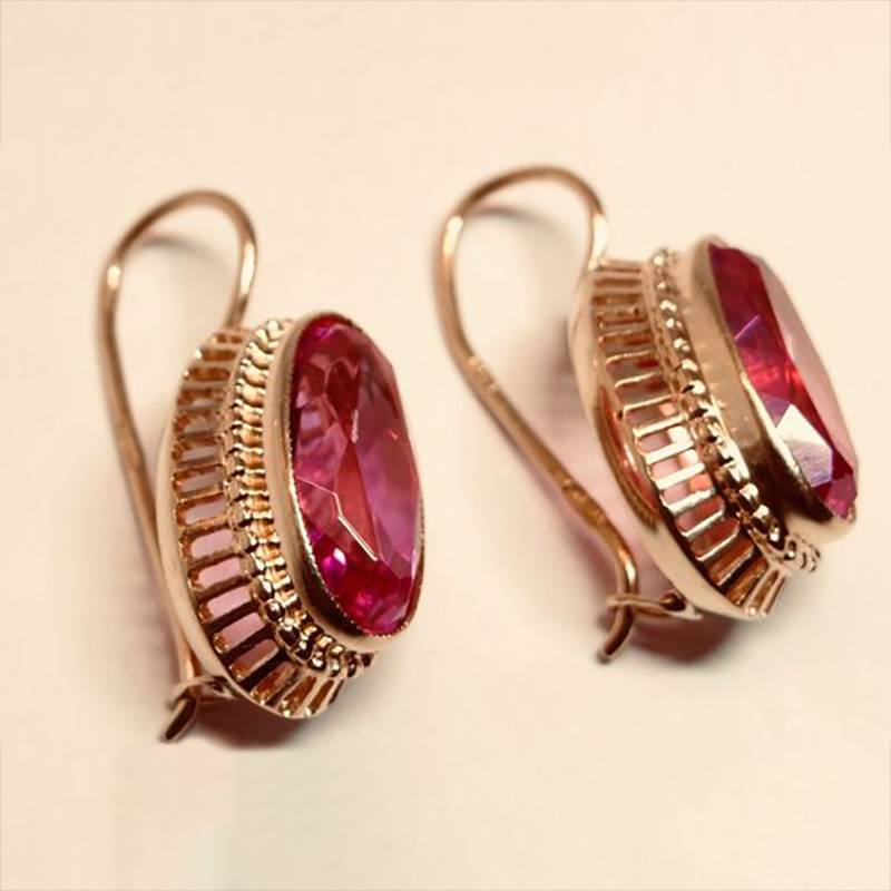 Boucles d'oreilles vintage en cristal rouge et en or rose