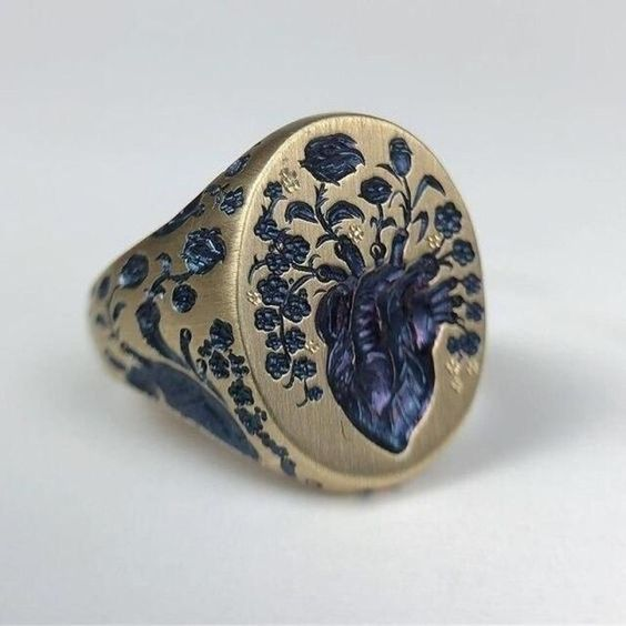 Bague vintage en or avec fleur bleue